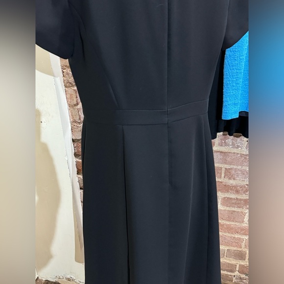 TALBOTS GORGEOUS SIMPLE SHORT SLEEVED, V-NECK FULLY LINE A-FRAME DRESS - Picture 5 of 12